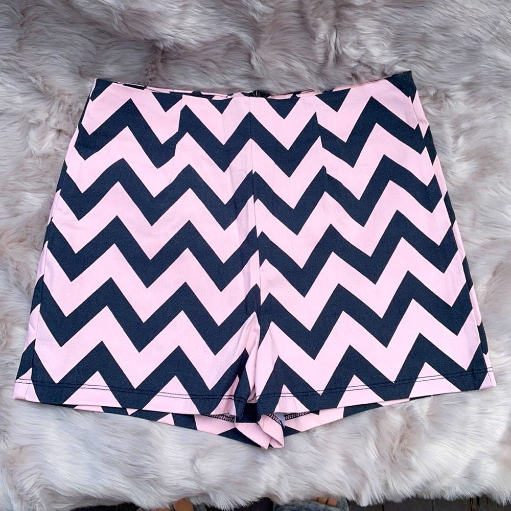 Lg High Waisted Pink/Navy Chevron print shorts